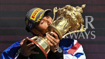 Towcester (United Kingdom), 07/07/2024.- Mercedes driver Lewis Hamilton of Britain celebrates winning the Formula One British Grand Prix at the Silverstone Circuit racetrack in Towcester, Britain, 07 July 2024 (Fórmula Uno, Reino Unido) EFE/EPA/PETER POWELL .
