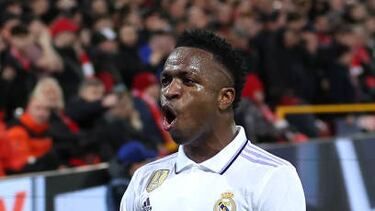 Chorreo de Vinicius en Anfield