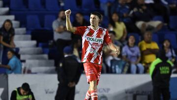 Necaxa's Argentine midfielder #10 Jose Paradela celebrates after scoring during the Liga MX Clausura football match between America and Necaxa at Ciudad de los Deportes stadium, in Mexico City on February 14, 2025. (Photo by Yuri CORTEZ / AFP)