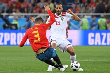 Khalid Boutaib y Gerard Piqué.