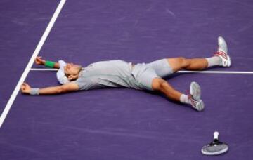 Novak Djokovic celebra su victoria.