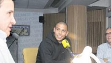 <b>EN LA SER</b>. De la Morena, Ronaldo y Juan José Millás.