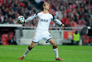 En la temporada 2009-10 el Benfica pag¨® cuatro millones de euros al NK Olimpija Ljubljana (un club de f¨²tbol profesional de Ljubljana, capital de Eslovenia) para hacerse con el prometedor portero. Tras numerosas cesiones con el club portugu¨¦s lleg¨® al Atl¨¦tico de Madrid en la temporada 2014-15 tras el pago de 16 millones de euros.
