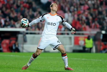 En la temporada 2009-10 el Benfica pagó cuatro millones de euros al NK Olimpija Ljubljana (un club de fútbol profesional de Ljubljana, capital de Eslovenia) para hacerse con el prometedor portero. Tras numerosas cesiones con el club portugués llegó al Atlético de Madrid en la temporada 2014-15 tras el pago de 16 millones de euros. 
