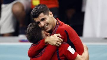Morata se abraza a Jordi Alba tras marcar a Alemania.