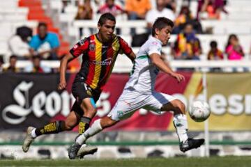 El futbolista de 22 años, ex jugador de Cruz Azul, ha pedido a gritos su lugar en Primera, pues en 986 minutos jugados marcó seis goles y destacó en los cañeros.
