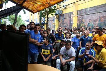 Aficionados de Boca esperando el inicio de partido.