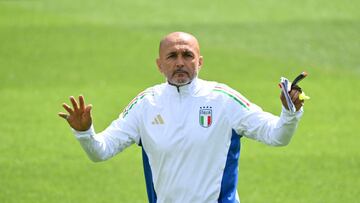 Spalletti, durante un entrenamiento de Italia.