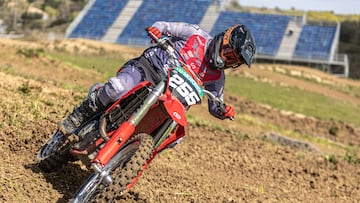 Daniela Guillén, con la GasGas en las pruebas de reconocimiento del circuito del MXGP de España en Arroyomolinos.