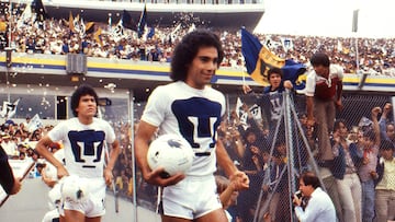 (L-R) RAFAEL AMADOR and HUGO SANCHEZ de Pumas in the Final Pumas vs Cruz Azul of the 1980-1981 Season at the Olimpico Universitario Stadium.
<br><br>
(I-D) RAFAEL AMADOR y HUGO SANCHEZ de Pumas en la Final Pumas vs Cruz Azul de la Temporada 1980-1981 en el Estadio Olimpico Universitario.
<br><br>
DAVID LEAH/ARCHIVO HISTORICO MEXSPORT