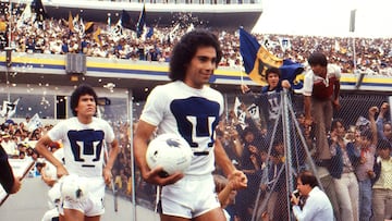   (L-R) RAFAEL AMADOR and HUGO SANCHEZ de Pumas in the Final Pumas vs Cruz Azul of the 1980-1981 Season at the Olimpico Universitario Stadium.

<br><br>

(I-D) RAFAEL AMADOR y HUGO SANCHEZ de Pumas en la Final Pumas vs Cruz Azul de la Temporada 1980-1981 en el Estadio Olimpico Universitario.

<br><br>

DAVID LEAH/ARCHIVO HISTORICO MEXSPORT