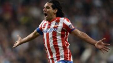 Falcao celebra la consecución de la Copa del Rey.
