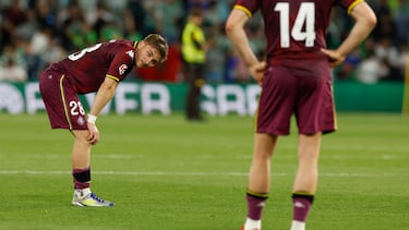 SEVILLA, 24/04/2025.- El centrocampista del Valladolid Chuki, al término del partido de LaLiga de fútbol que Real Betis y Real Valladolid han disputado este jueves en el estadio Benito Villamarín, en Sevilla. EFE/Julio Muñoz