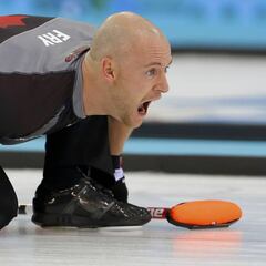 Un campeón olímpico de curling y su equipo, expulsados de un evento por ir borrachos