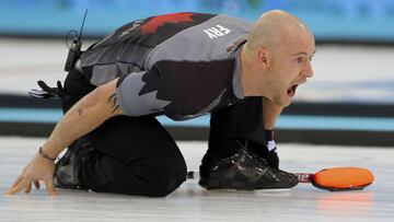 El jugador canadiense de curling Ryan Fry durante la final de los Juegos Ol&iacute;mpicos de Invierno de Sochi 2014.