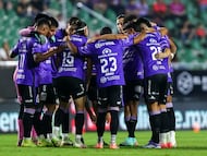 Players of Mazatlan during the 17th round match between Mazatlan FC and Necaxa as part of the Liga BBVA MX, Torneo Apertura 2025 at El Encanto Stadium, on November 07, 2025 in Mazatlan, Sinaloa Mexico.