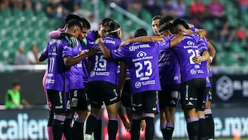 Players of Mazatlan during the 17th round match between Mazatlan FC and Necaxa as part of the Liga BBVA MX, Torneo Apertura 2025 at El Encanto Stadium, on November 07, 2025 in Mazatlan, Sinaloa Mexico.