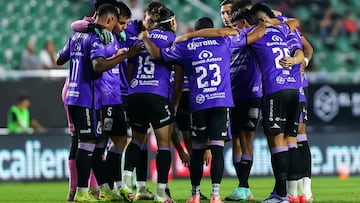 Players of Mazatlan during the 17th round match between Mazatlan FC and Necaxa as part of the Liga BBVA MX, Torneo Apertura 2025 at El Encanto Stadium, on November 07, 2025 in Mazatlan, Sinaloa Mexico.