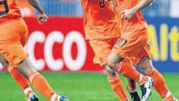 <b>FELIZ. </b>Sneijder consiguió el primer tanto de la victoria de Holanda ante Bulgaria de falta directa.