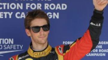 El piloto franc&eacute;s de Renault saludando tras conseguir el tercer puesto en la clasificaci&oacute;n en Hungaroring.