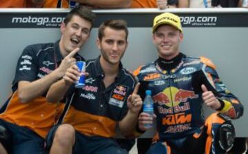 Brad Binder gana en la categoría de Moto3.