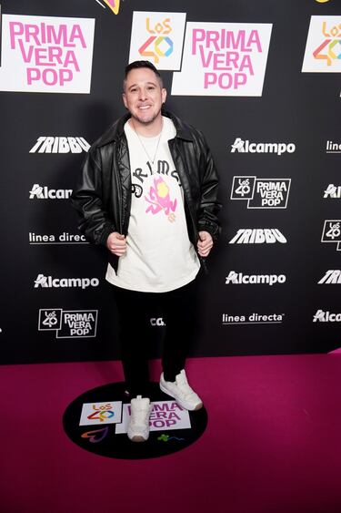 El presentador Ramsés López posa en la alfombra roja de LOS40 Primavera Pop.