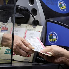 Latino afirma que le robaron el boleto ganador de Powerball de $2 billones