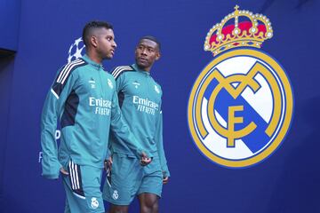 Entrenamiento del Real Madrid en el Stade de France. En la imagen, Rodrygo y David Alaba.