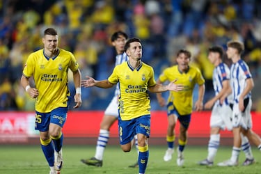 Doblete del jugador de Las Palmas, para conseguir una victoria. Poco a poco se está mostrando como un futbolista importante.