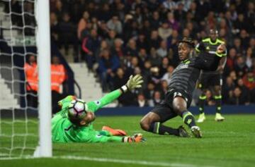 0-1. Michy Batshuayi anotó primer gol.