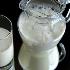 Profeco se pronuncia: las famosas marcas de leche que aconsejan no comprar en los supermercados