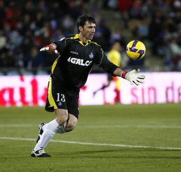 El portero argentino vistió la camiseta del Getafe desde el 2006 hasta el 2008.