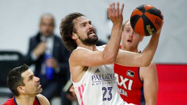 Sergio Llull of Real Madrid and Rafael Martinez of Manresa in action during the spanish league, Liga ACB Endesa, basketball match played between Real Madrid and Baxi Manresa at Wizink Center pavilion on November 22, 2020, in Madrid, Spain. AFP7 22/11/20