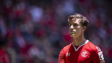 Marcel Ruiz durante un partido con el Toluca.