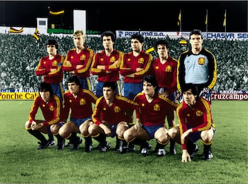 Equipaci車n de la Selecci車n Espa?ola entre 1981 y 1983. Fotograf赤a correspondiente al partido entre Espa?a - Malta donde La Roja gan車 por 12 a 1 en 1983.
