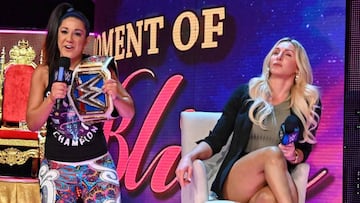 Bayley y Charlotte Flair durante el episodio de SmackDown.