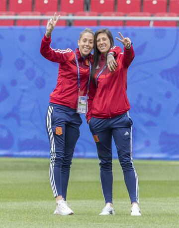 Las jugadoras tomaron contacto con el terreno de juego del Estadio du Hainaut, donde jugarán mañana contra Alemania su segundo partido de la fase de grupos del Mundial de Francia 2019.