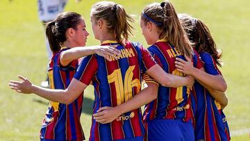 Aitana, Graham Hansen y Alexia Putellas, jugadoras del Barça, celebran un gol ante el Logroño en la Primera Iberdrola.