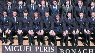 <b>FOTO OFICIAL. </b>Ayer se llevó a cabo la foto oficial de la plantilla, en la que están los ex xerecistas Guzmán, Vega, Katxorro y Yordi.