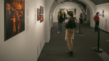 BARCELONA, SPAIN - NOVEMBER 17: A person takes a look to one of the winning photos of 2020 as part of the World Press Photo 2020 exhibition at Centre de Cultura Contemporània de Barcelona on November 17, 2020 in Barcelona, Spain. Barcelona is one of the few cities in the world to host the exhibition this year due to the global health crisis. The Photography Contest, the most important in the world, had 44 winners from 24 countries and 4,282 photographers participated. (Photo by Manuel Medir/Getty Images)