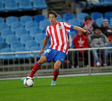 Canterano del Atlético, estreou com o primeiro time em 2011 e esteve no Club Rojiblanco até 2014. Em 2024, ele assinou o Celta até o verão de 2025.