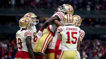 MEXICO CITY, MEXICO - NOVEMBER 21: Brandon Aiyuk #11 of the San Francisco 49ers celebrates with teammates after scoring a touchdown against the Arizona Cardinals during the third quarter at Estadio Azteca on November 21, 2022 in Mexico City, Mexico. Sean M. Haffey/Getty Images/AFP (Photo by Sean M. Haffey / GETTY IMAGES NORTH AMERICA / Getty Images via AFP)