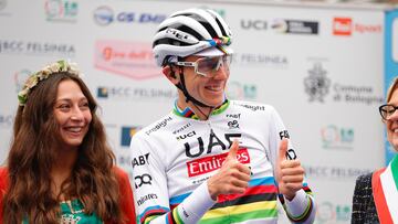 Pogacar, antes de tomar la salida en el Giro de la Emilia.