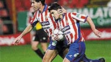 El goleador del Sporting tiene un pie en La Romareda.