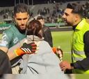 Suspendido un futbolista iraní tras abrazar a una mujer