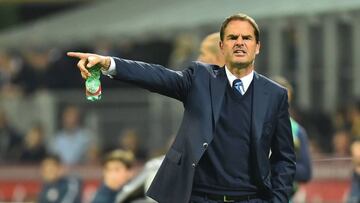 De Boer gestures during the Italian Serie A football match Inter Milan vs Torino at "San Siro" Stadium in Milan