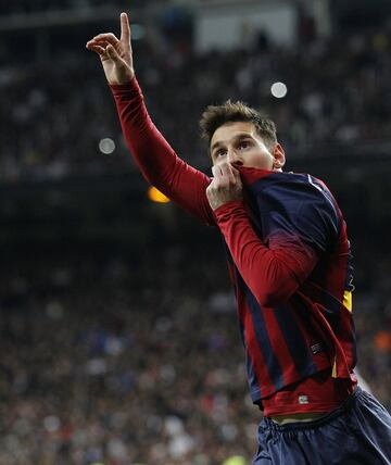 Messi celebra uno de sus tres goles al Real Madrid el 23 de marzo de 2014.