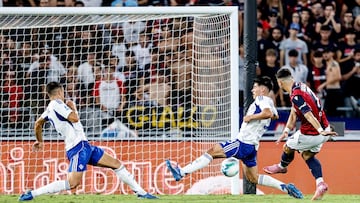Orsolini marca el gol de la victoria del Bolonia ante el Como.