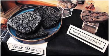 El museo celebra los desastres culinarios accidentales, elevando los restos carbonizados de comidas y snacks a la categoría de obras de arte. La fundadora lo concibió a fines de los años 80, inspirada por un incidente en el que quemó sidra de manzana caliente.