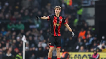 LONDON, ENGLAND - DECEMBER 29: Dean Huijsen of Bournemouth during the Premier League match between Fulham FC and AFC Bournemouth at Craven Cottage on December 29, 2024 in London, England. (Photo by Robin Jones - AFC Bournemouth/AFC Bournemouth via Getty Images)